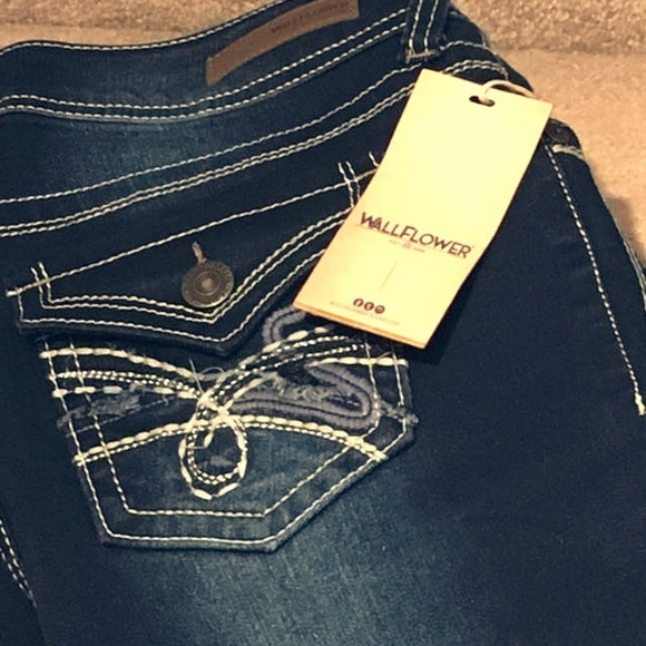 wallflower women's instastretch luscious curvy bootcut jeans